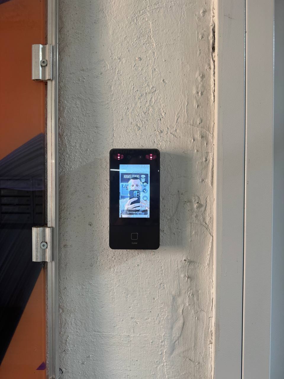 Терминал Face ID для доступа на склад